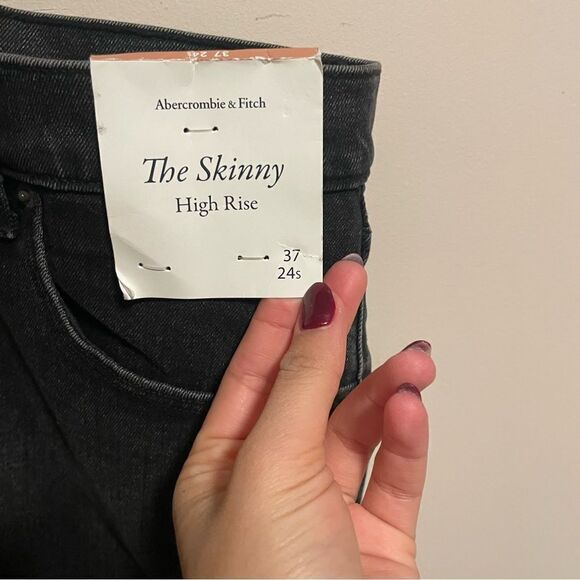 NWT Abercrombie & Fitch Skinny High Rise Jean Black Slit Hem- Size 37 (24S) - Picture 5 of 7